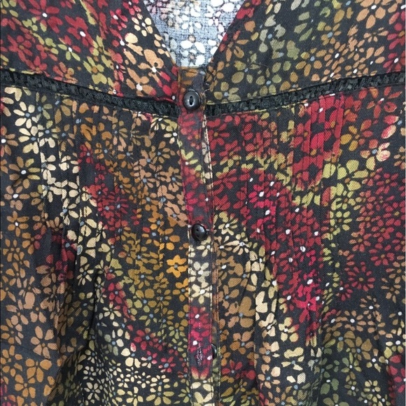 ART and Soul button down blouse. - Picture 4 of 5